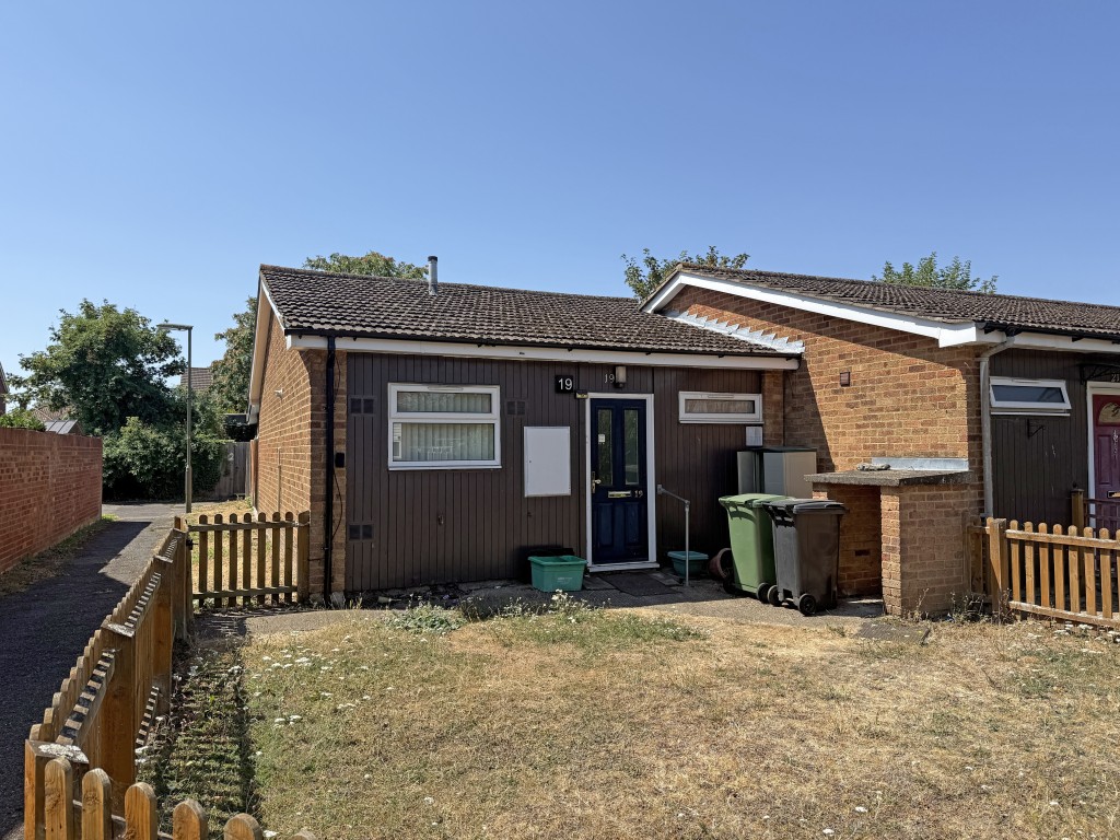 Lot: 45 - BUNGALOW FOR IMPROVEMENT - Bungalow in Need of Improvement